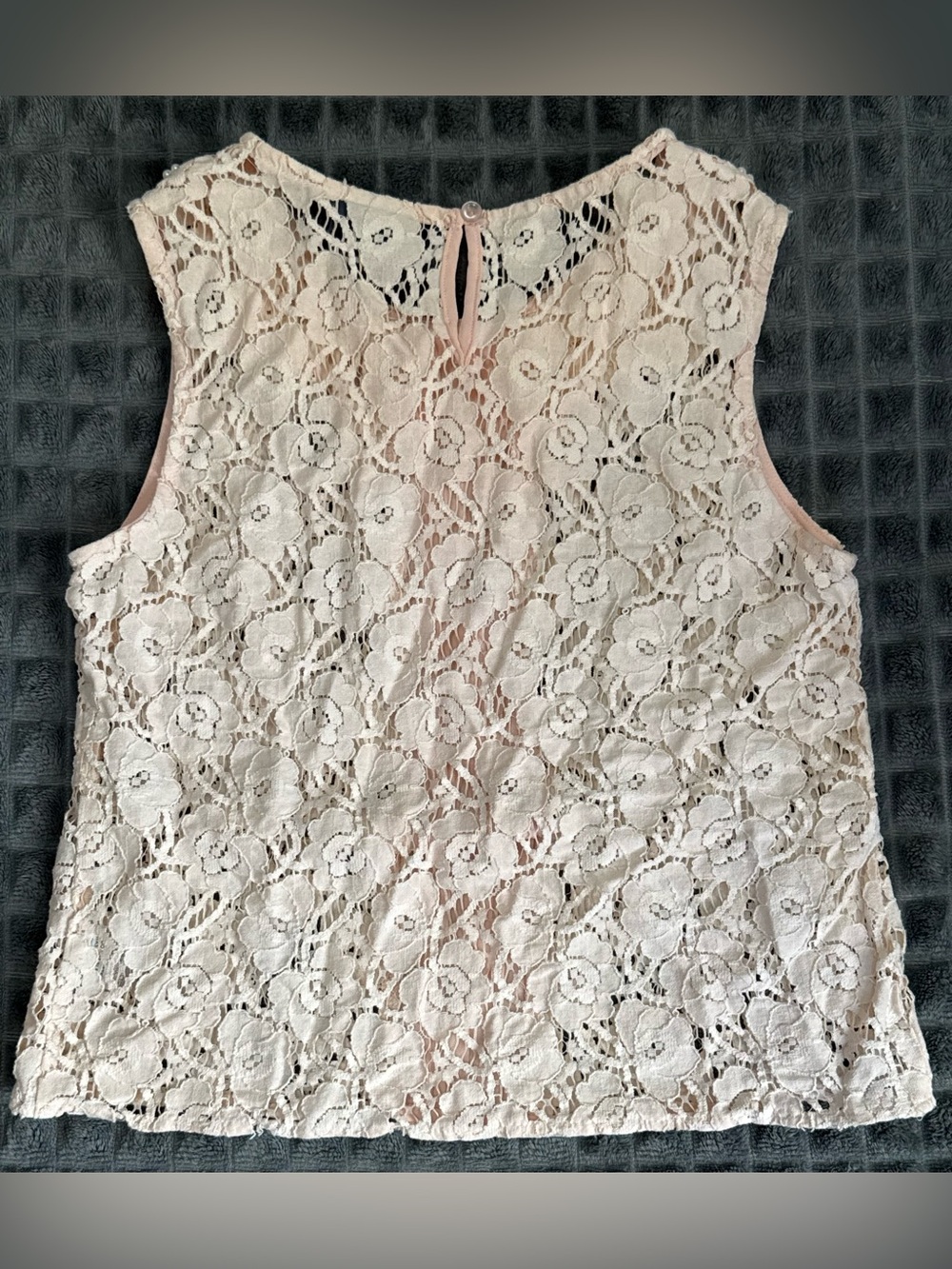 Medium Hot & Delicious Pearl-Trim Blush Pink Lace Sleeveless Top (B8) - Picture 4 of 6